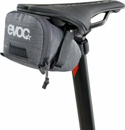 Evoc - Sacoche De Selle "Tour" 1L -Pas Cher Le Vélo Branché Magasin evoc sacoche de selle tour 1 l positionnee 3840x2160