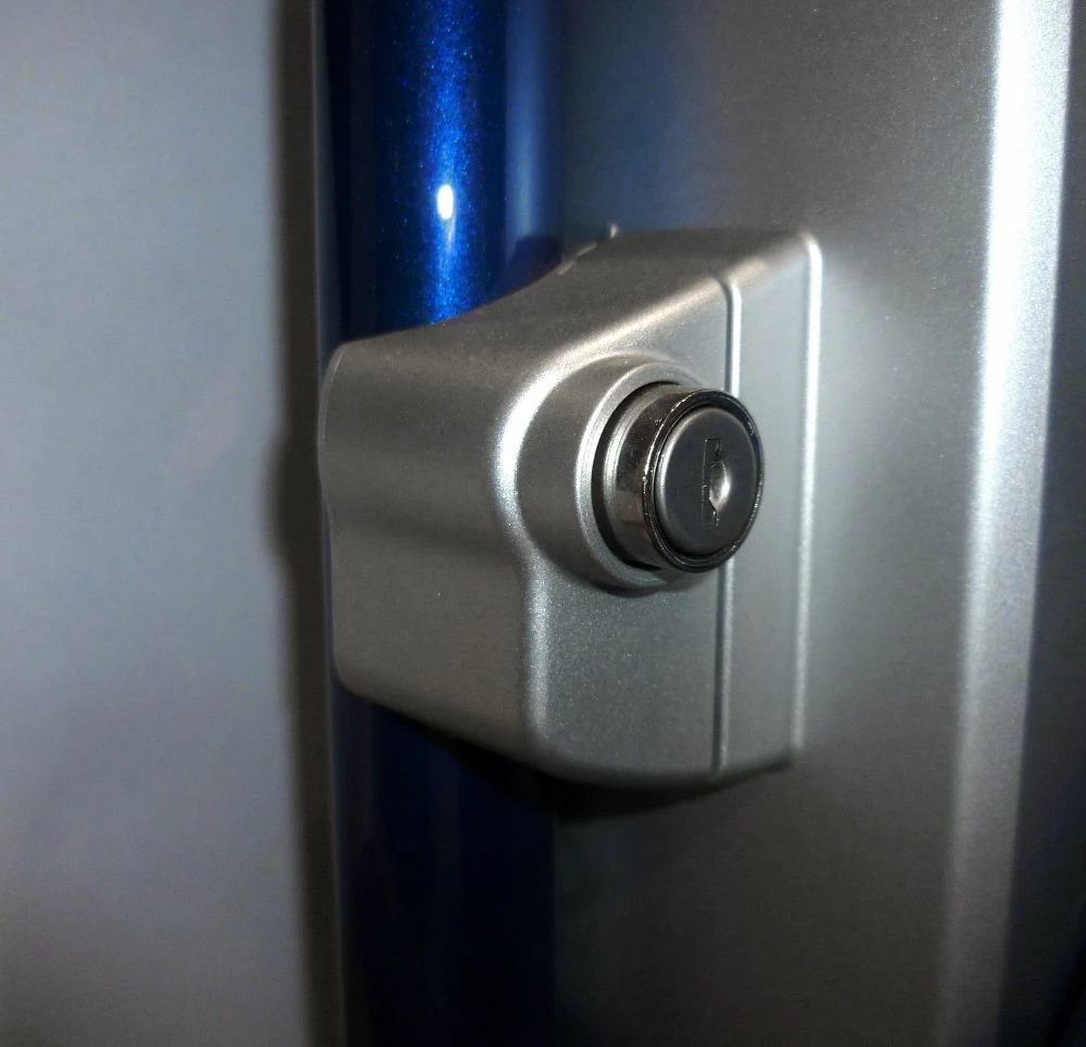 Flyer Panasonic - Cache Pour Serrure De Batterie Abus 2 Flyer Panasonic - Cache Pour Serrure De Batterie Abus – Image 2