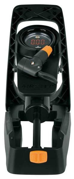 SKS - Pompe à Pied Airstep Digi Pour Vélo électrique -Pas Cher Le Vélo Branché Magasin sks pompe a pied airstep digi detail 3 3840x2160