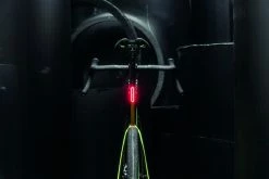 Supernova - Feu Arrière TL3 PRO Avec Feu Stop Et Signal De Freinage D'urgence -Pas Cher Le Vélo Branché Magasin supernova feu arriere tl3 pro 2 3840x2160