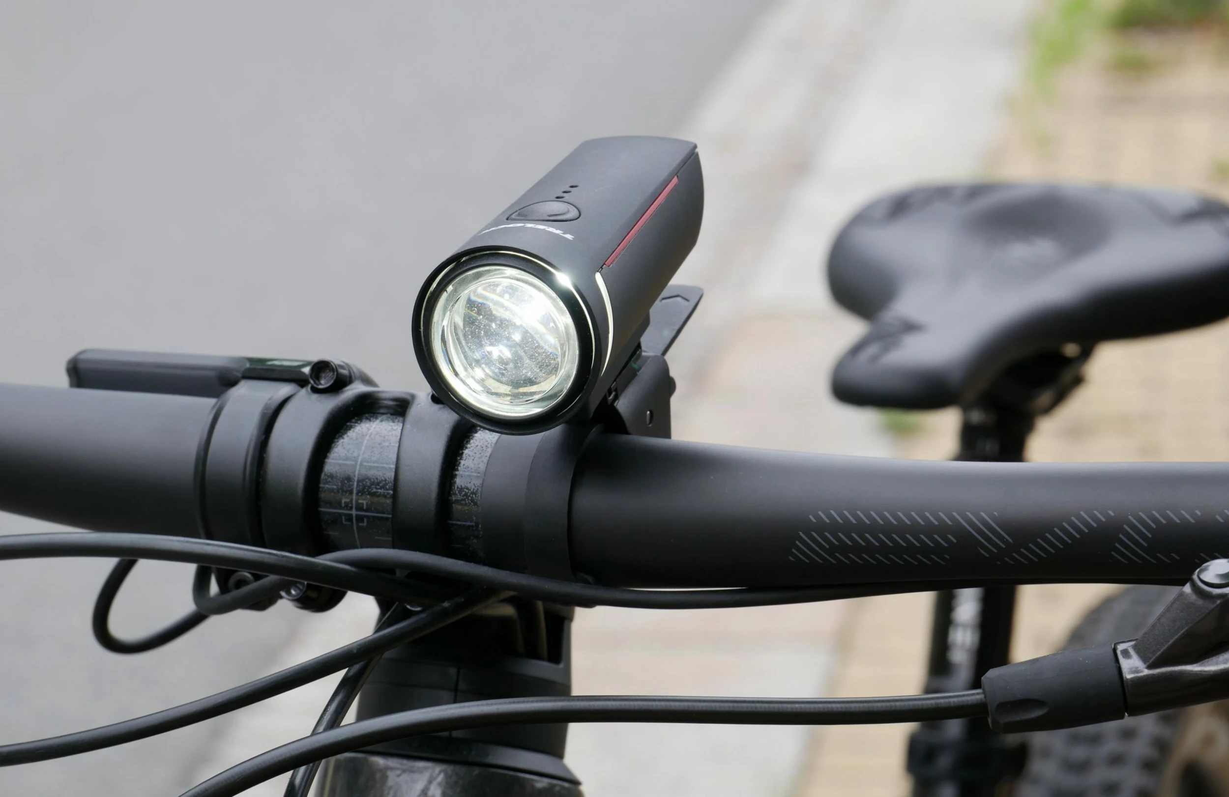 Trelock - Set D'éclairages Avant/arrière LS 300 I-GO Vector & LS 740 I-GO 2 Trelock - Set D'éclairages Avant/arrière LS 300 I-GO Vector & LS 740 I-GO – Image 2